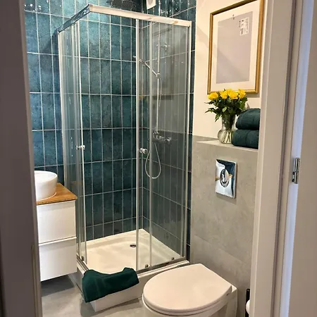 Golden Bay Derdowskiego 2 *