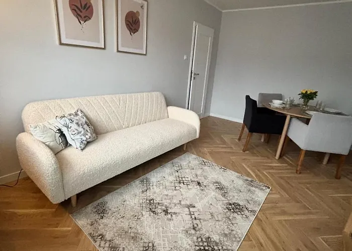 Golden Bay Derdowskiego 2 * Puck